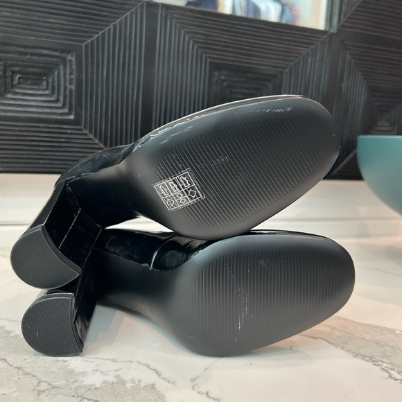 Black patent Nine West heels, never worn. - Picture 4 of 5